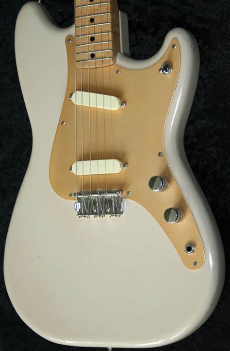 fender duo sonic hs pickguard.